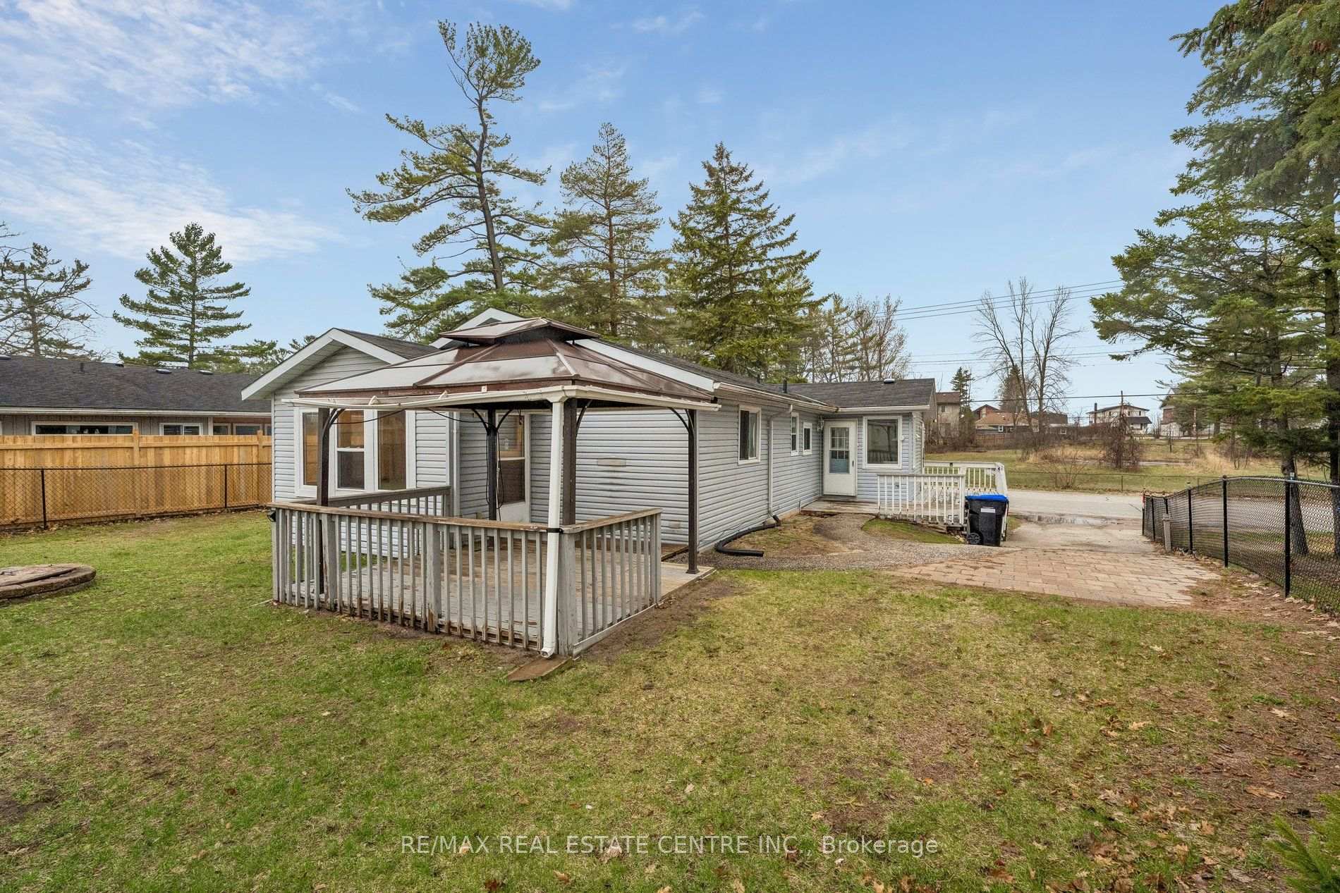 Photo 10 of 449 Mosley Street, Wasaga Beach — HOMEH