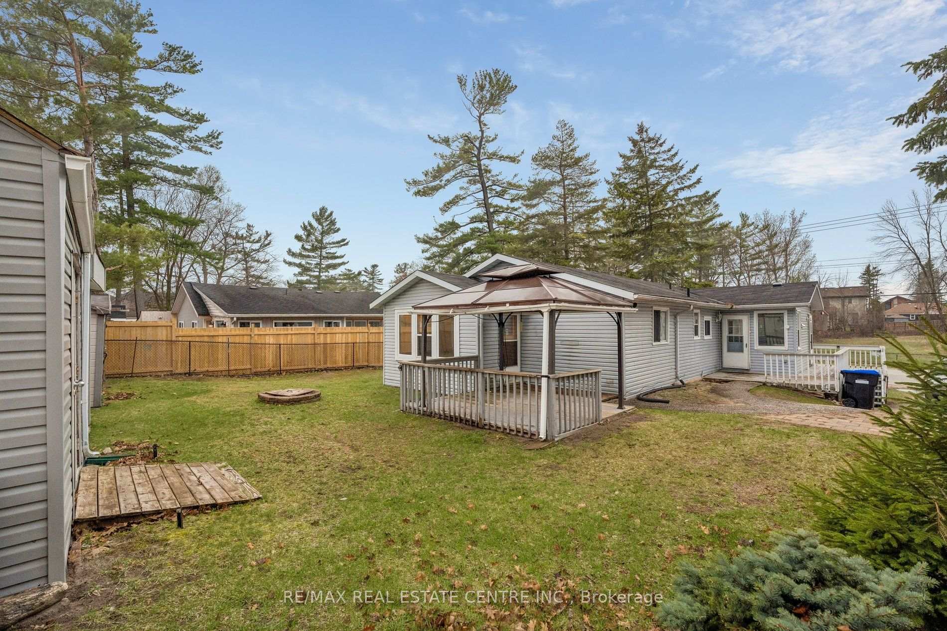 Photo 94 of 449 Mosley Street, Wasaga Beach — HOMEH
