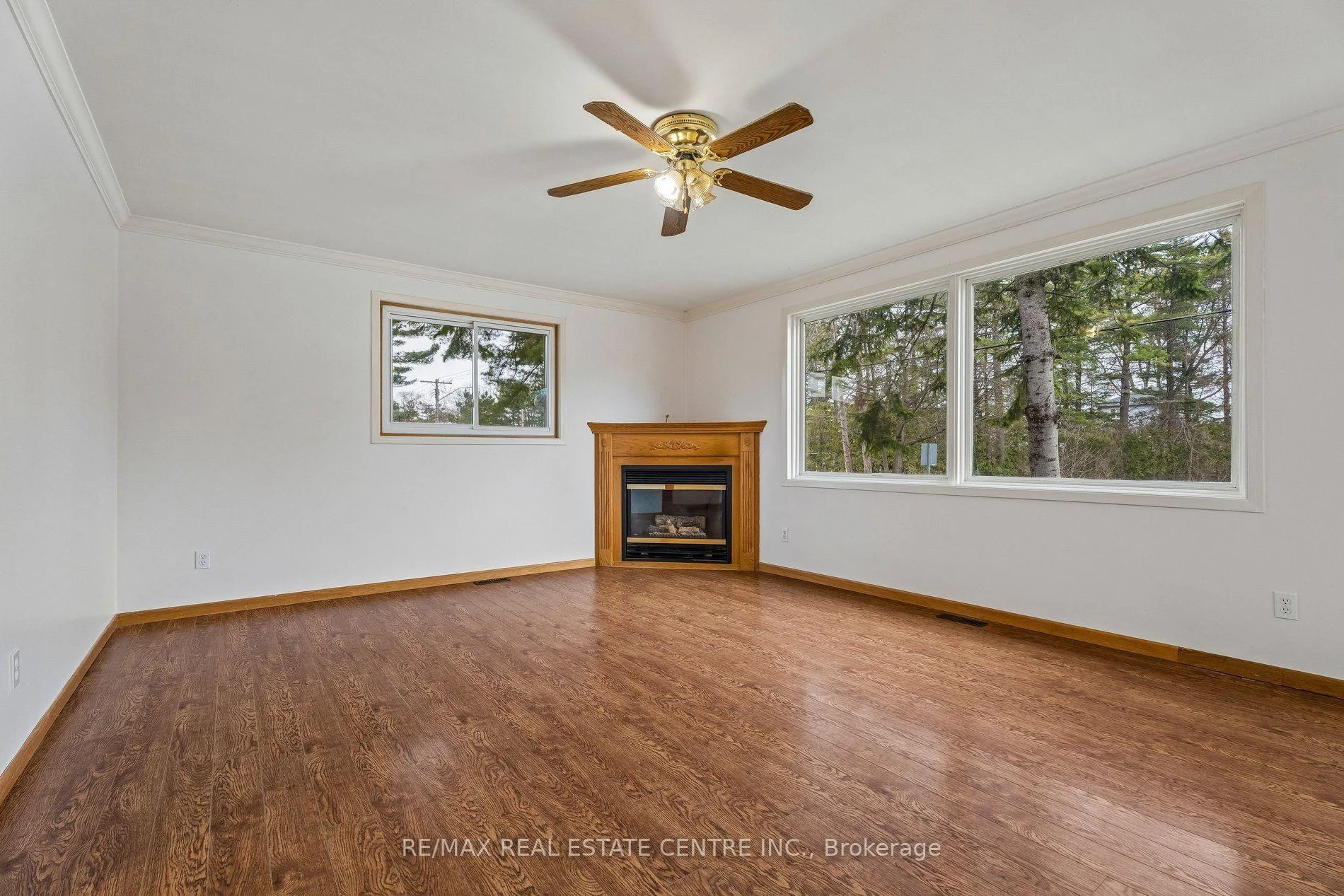 Photo 17 of 449 Mosley Street, Wasaga Beach — HOMEH