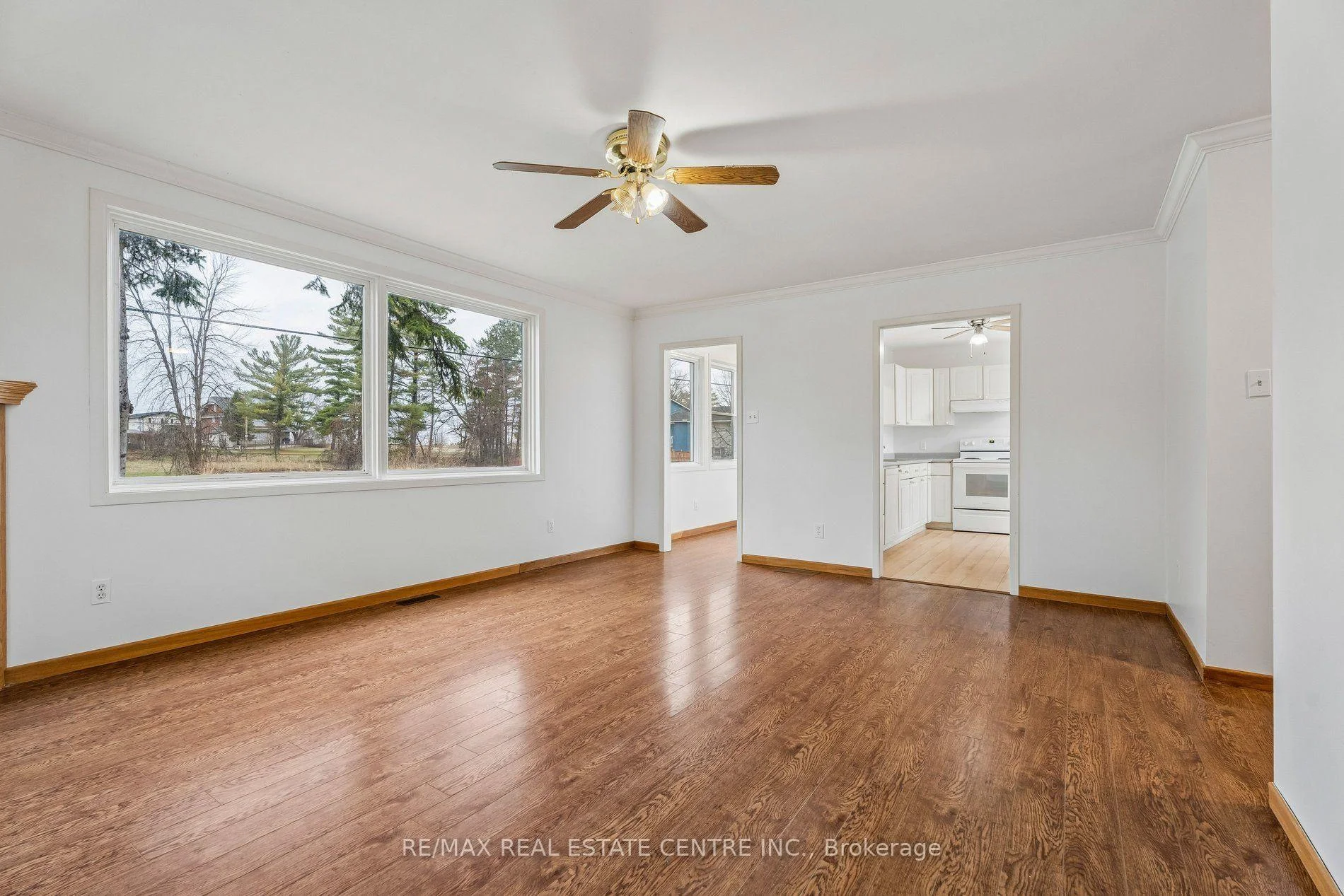 Photo 21 of 449 Mosley Street, Wasaga Beach — HOMEH