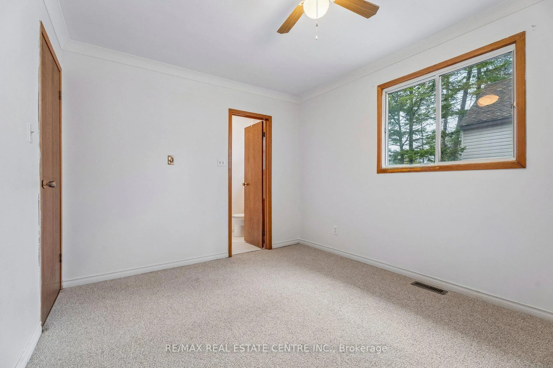 Photo 63 of 449 Mosley Street, Wasaga Beach — HOMEH