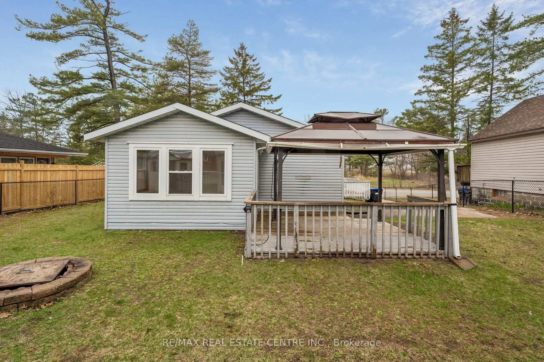 Photo 89 of 449 Mosley Street, Wasaga Beach — HOMEH