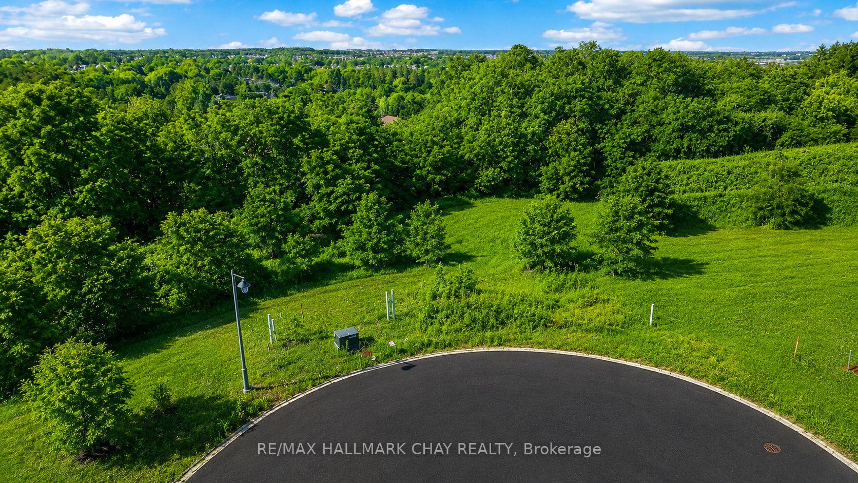 Photo 3 of 9 Tower Court, Richmond Hill, Oak Ridges — HOMEH