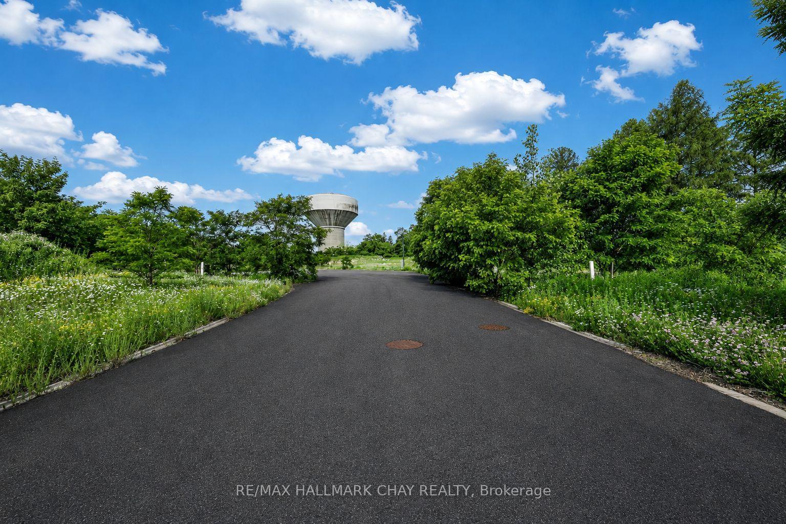 Photo 5 of 9 Tower Court, Richmond Hill, Oak Ridges — HOMEH