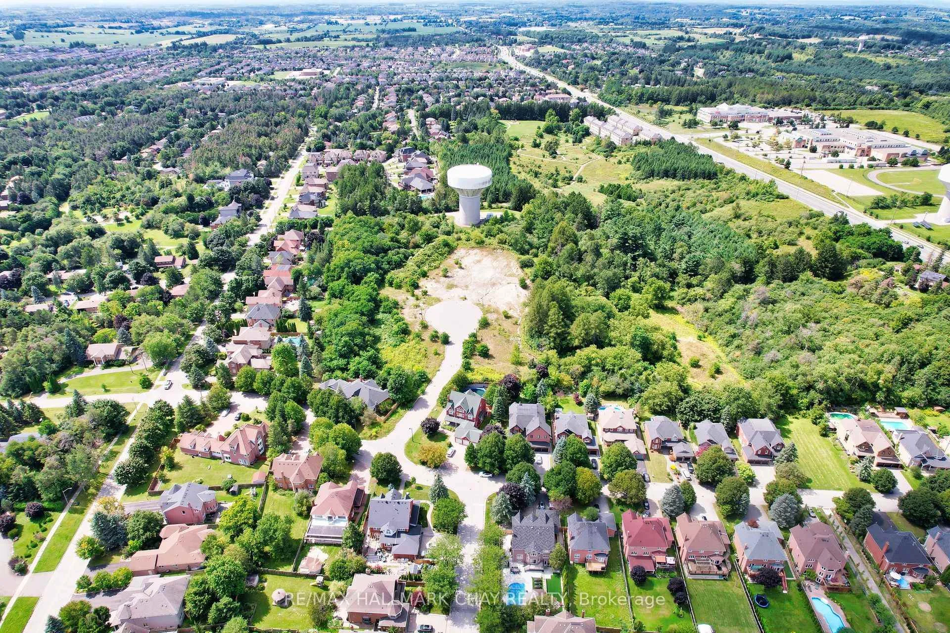 Photo 12 of 9 Tower Court, Richmond Hill, Oak Ridges — HOMEH