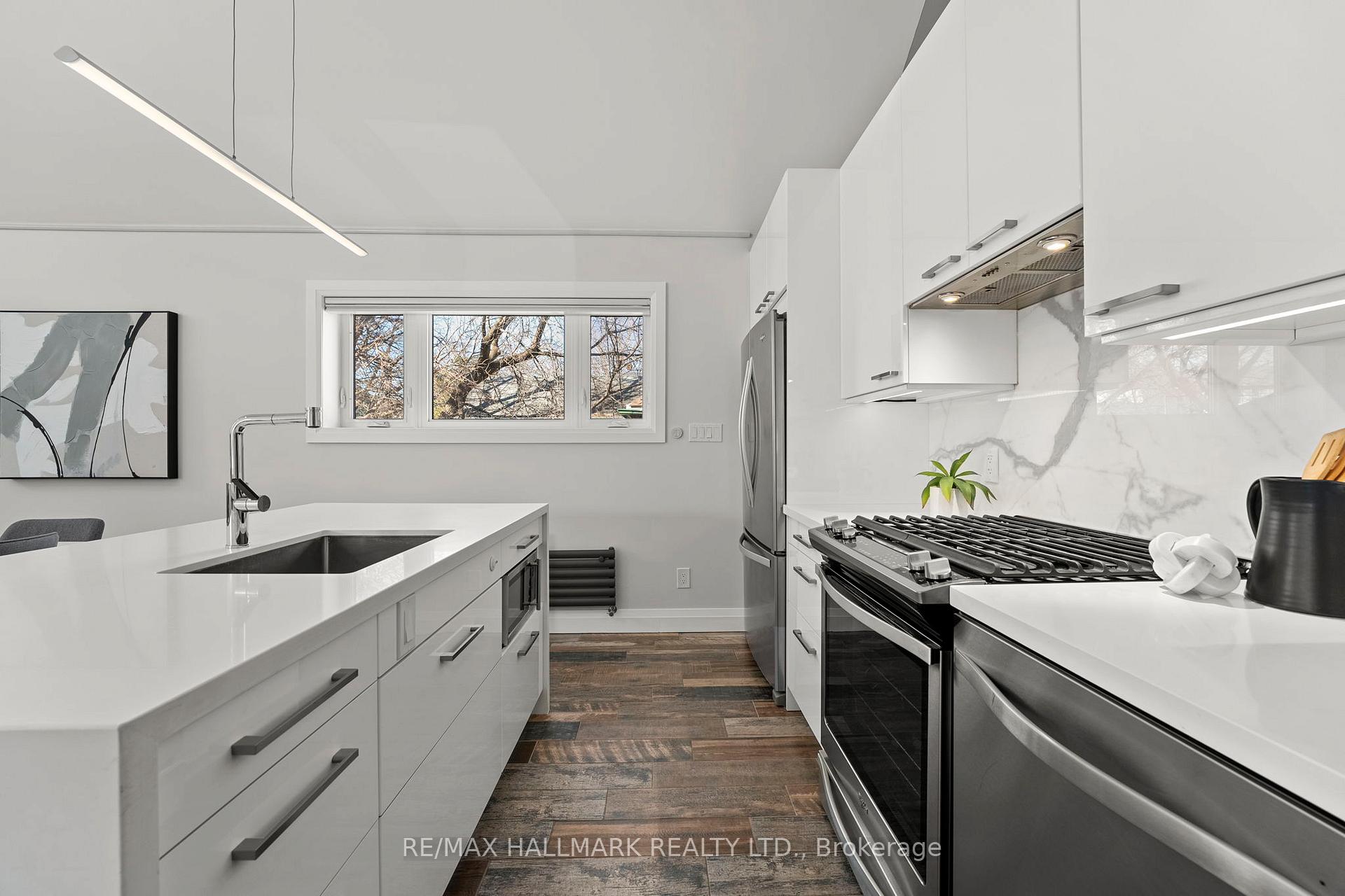 Photo 5 of 272 King Edward Avenue, Toronto, Woodbine-Lumsden — HOMEH