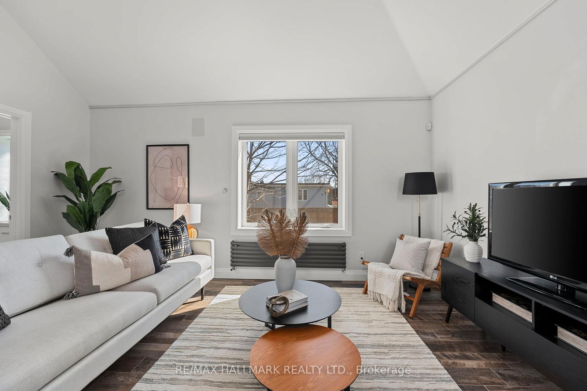 Photo 9 of 272 King Edward Avenue, Toronto, Woodbine-Lumsden — HOMEH