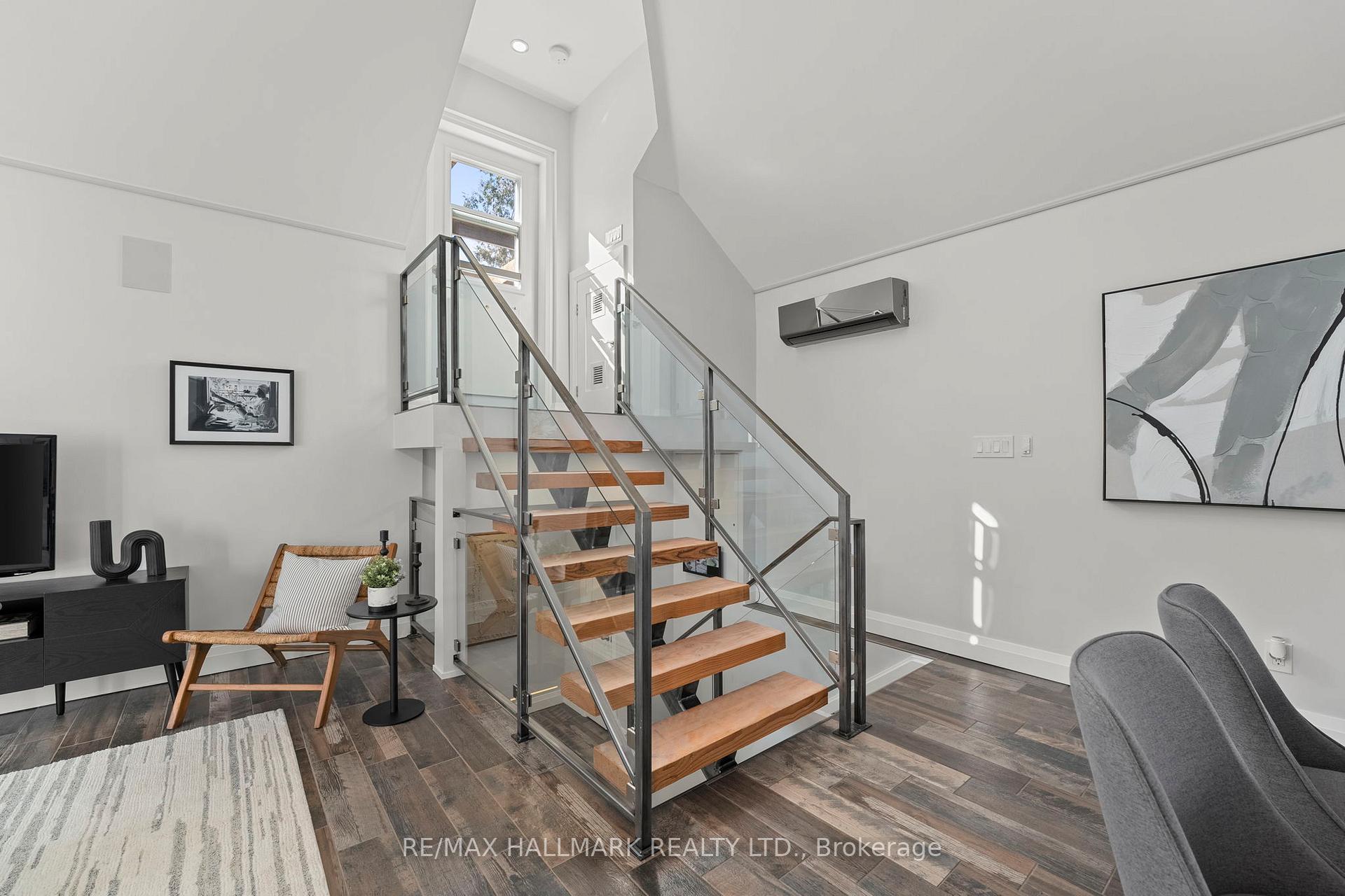 Photo 19 of 272 King Edward Avenue, Toronto, Woodbine-Lumsden — HOMEH