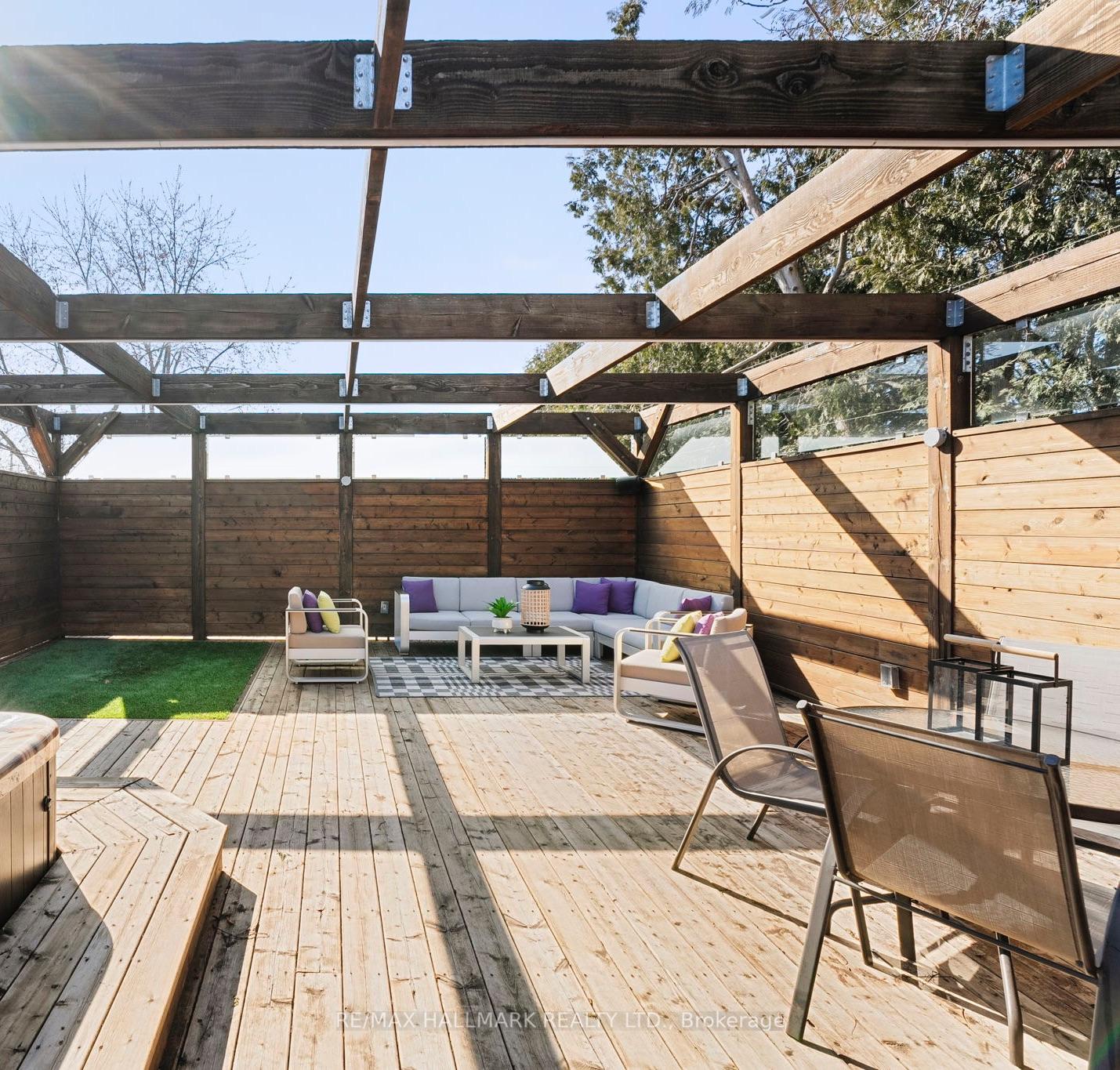 Photo 20 of 272 King Edward Avenue, Toronto, Woodbine-Lumsden — HOMEH