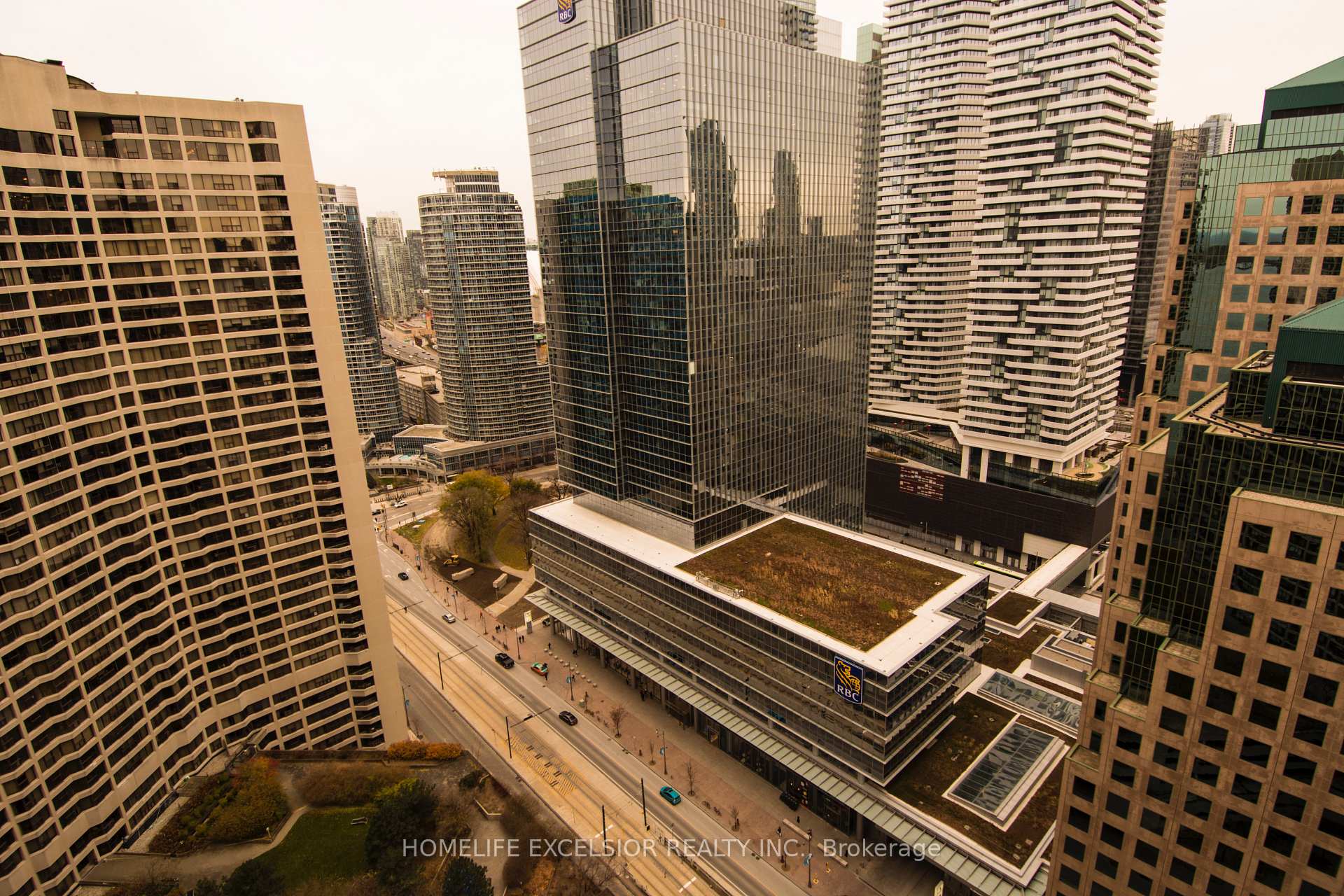 Photo 3 of Unit 3227, 33 Harbour Square, Toronto, Waterfront Communities — HOMEH