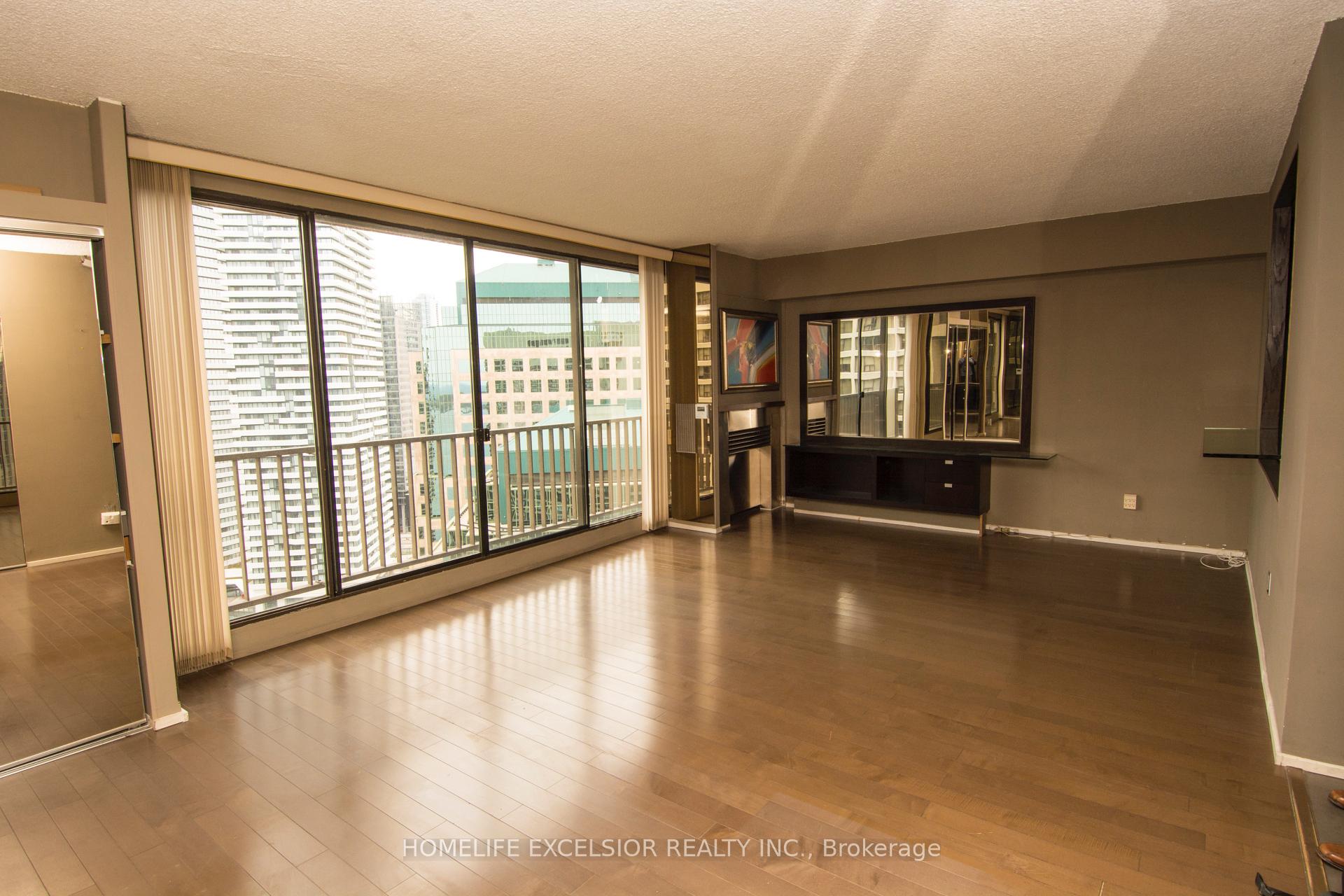 Photo 4 of Unit 3227, 33 Harbour Square, Toronto, Waterfront Communities — HOMEH