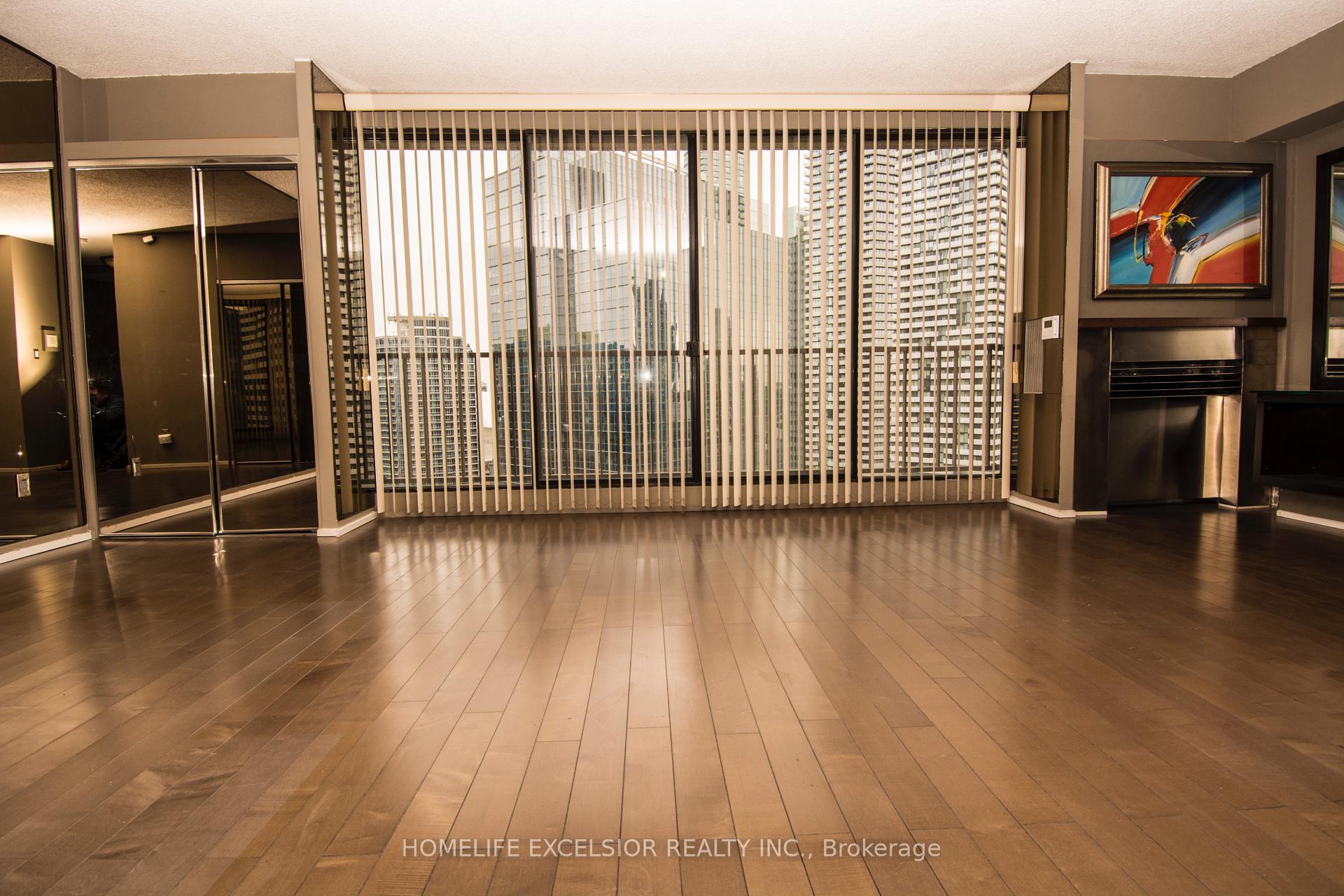 Photo 5 of Unit 3227, 33 Harbour Square, Toronto, Waterfront Communities — HOMEH