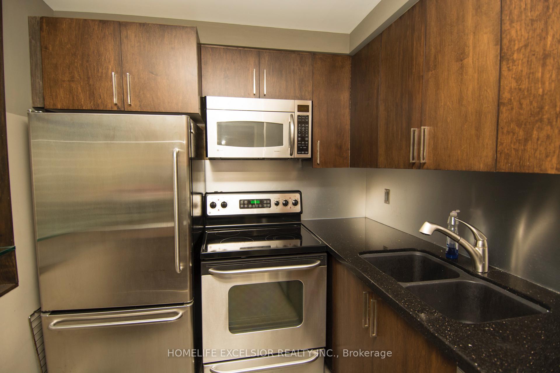 Photo 8 of Unit 3227, 33 Harbour Square, Toronto, Waterfront Communities — HOMEH