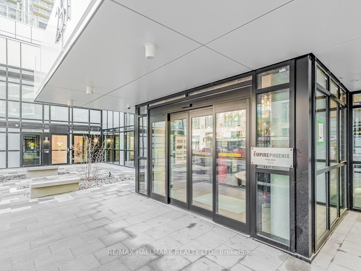 Front of Unit 910, 251 Manitoba Street