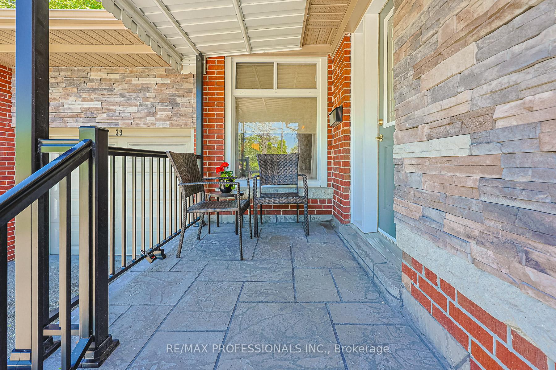 Photo 2 of 39 Sealcove Drive, Etobicoke, Etobicoke West Mall — HOMEH