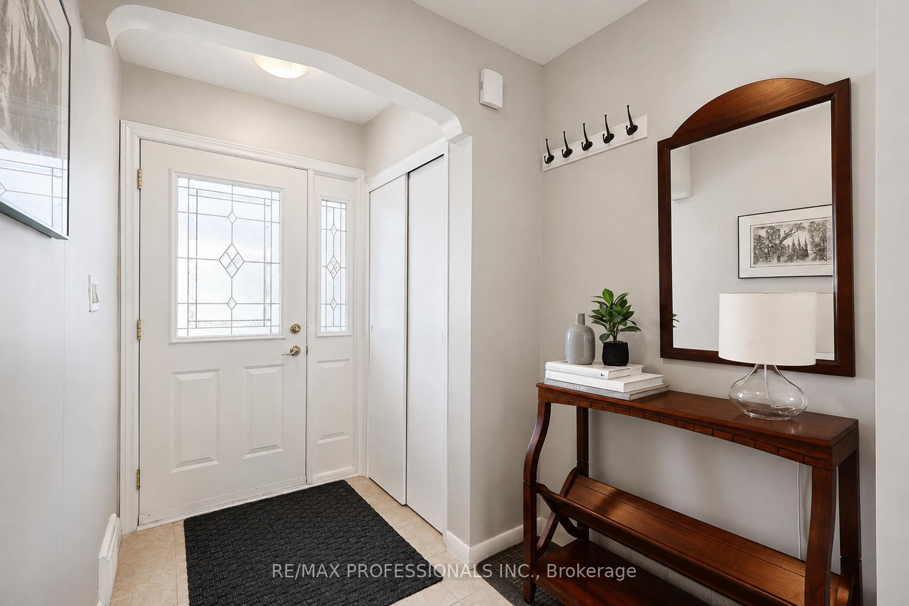Photo 5 of 39 Sealcove Drive, Etobicoke, Etobicoke West Mall — HOMEH