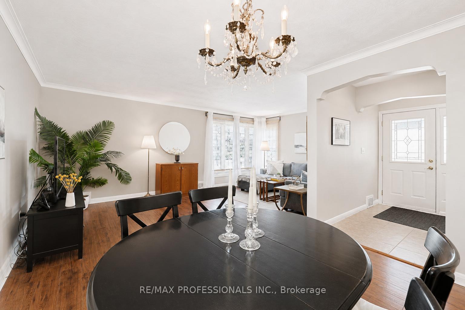 Photo 9 of 39 Sealcove Drive, Etobicoke, Etobicoke West Mall — HOMEH