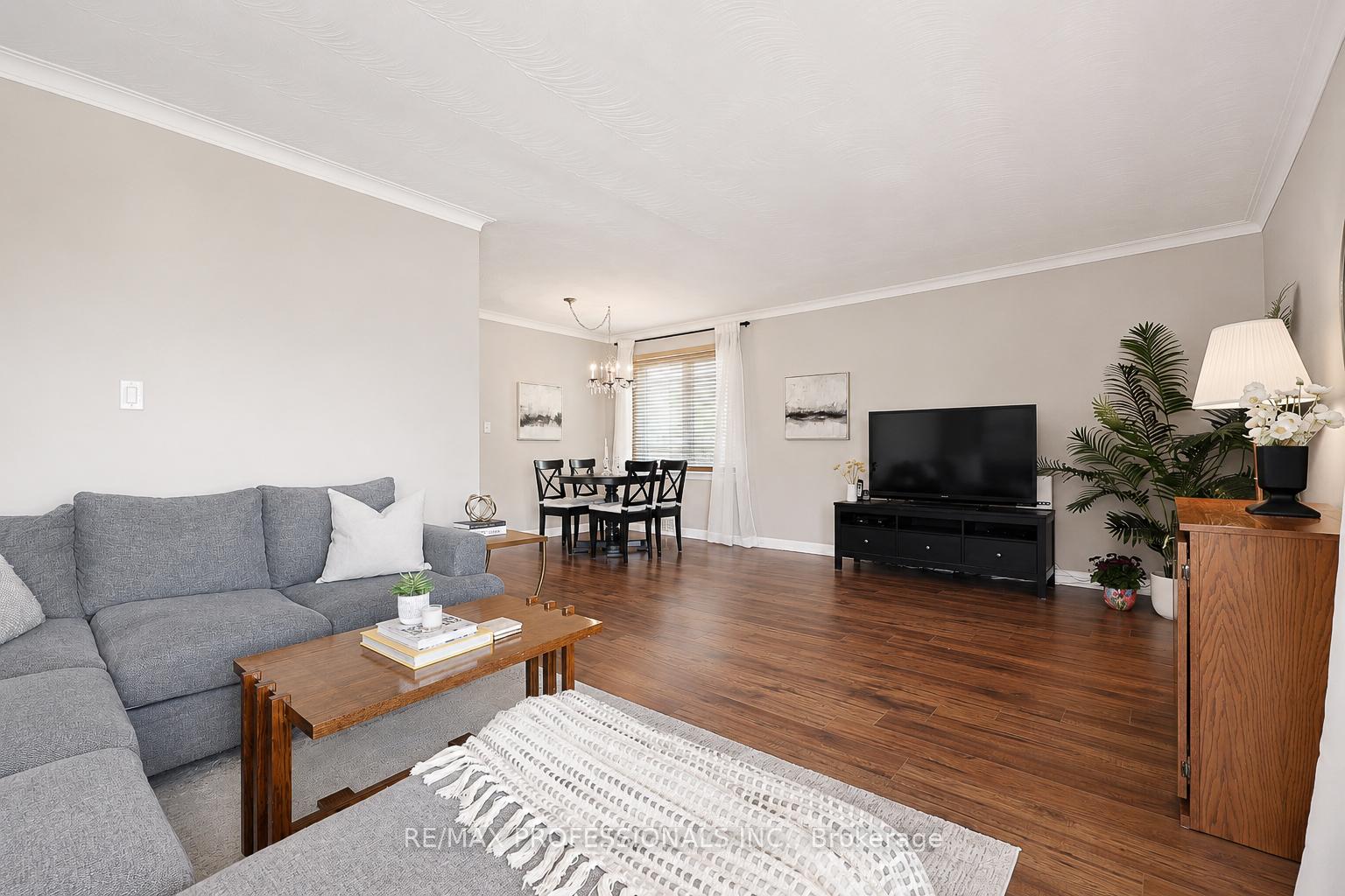 Photo 15 of 39 Sealcove Drive, Etobicoke, Etobicoke West Mall — HOMEH