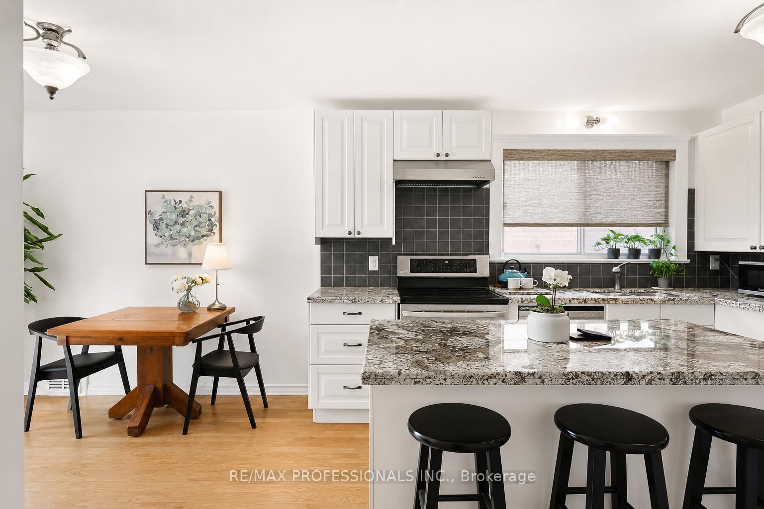 Photo 21 of 39 Sealcove Drive, Etobicoke, Etobicoke West Mall — HOMEH