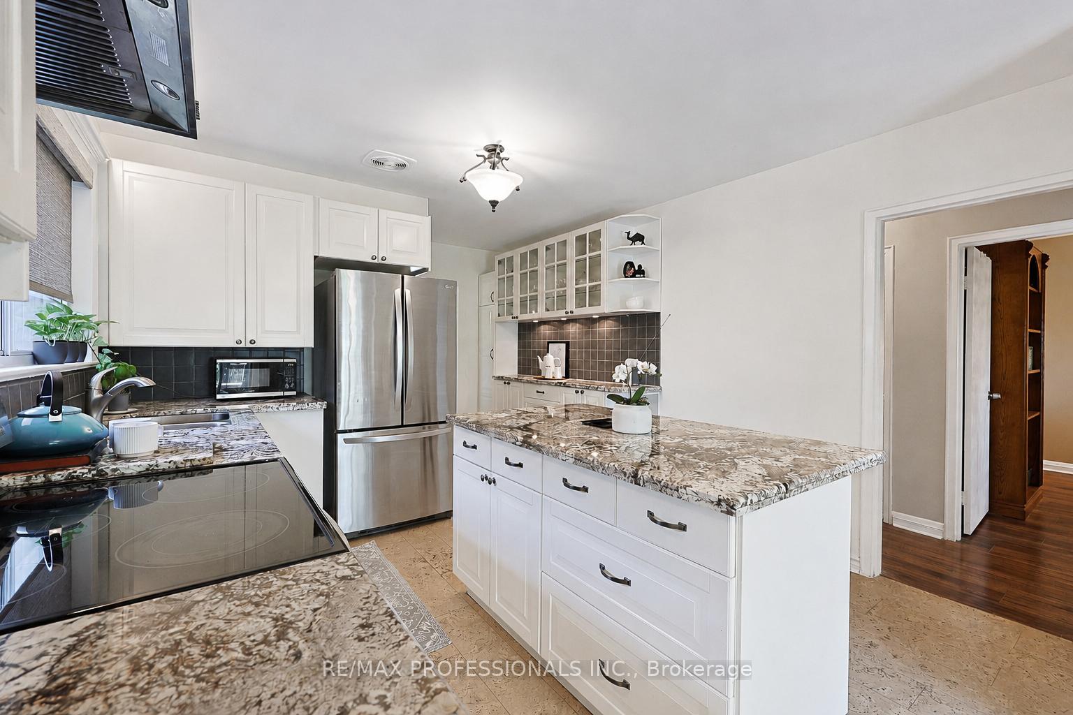 Photo 22 of 39 Sealcove Drive, Etobicoke, Etobicoke West Mall — HOMEH