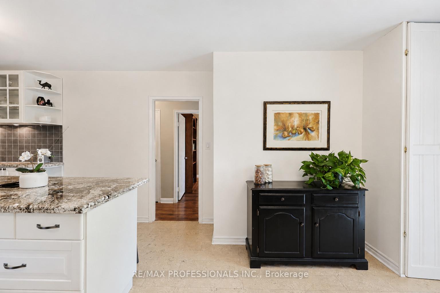 Photo 25 of 39 Sealcove Drive, Etobicoke, Etobicoke West Mall — HOMEH