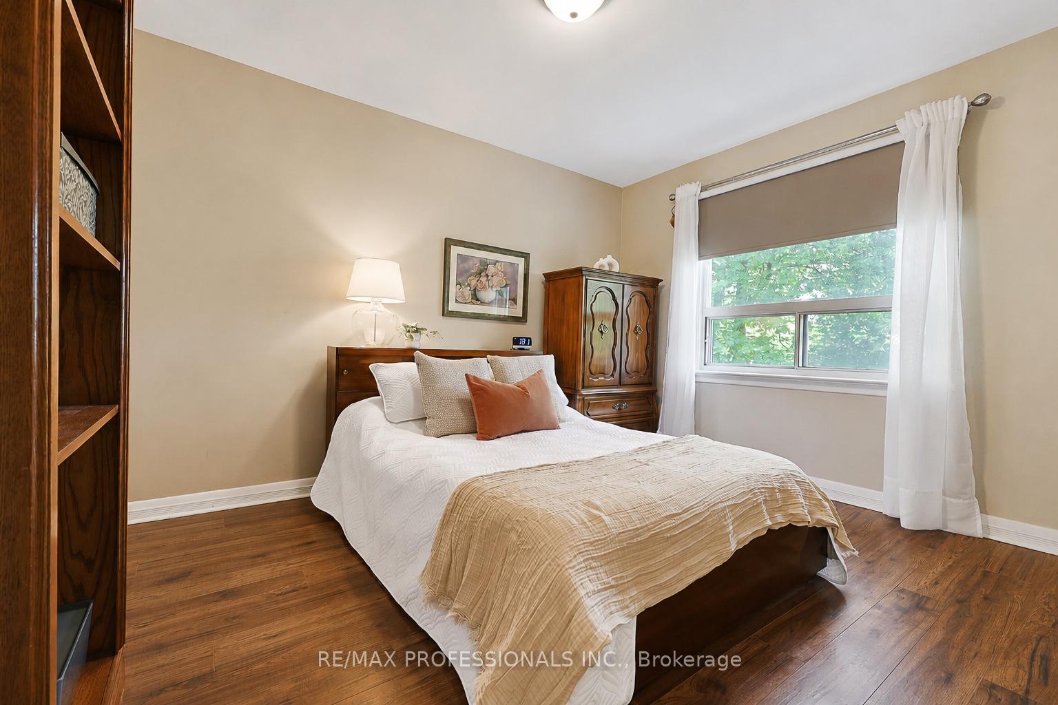 Photo 27 of 39 Sealcove Drive, Etobicoke, Etobicoke West Mall — HOMEH