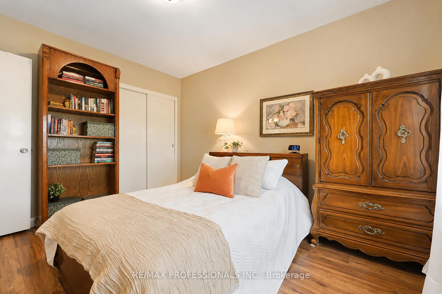 Photo 29 of 39 Sealcove Drive, Etobicoke, Etobicoke West Mall — HOMEH