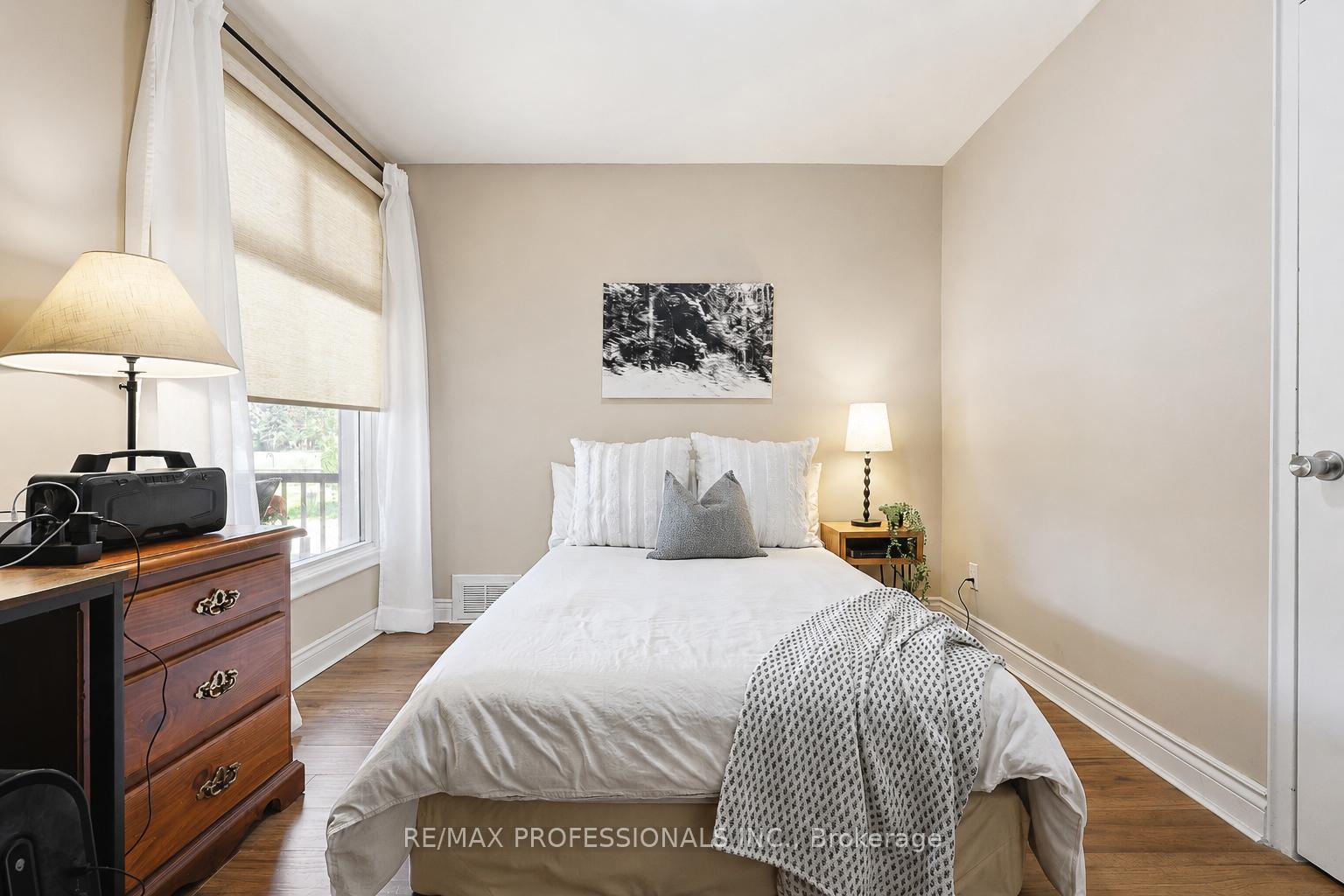 Photo 31 of 39 Sealcove Drive, Etobicoke, Etobicoke West Mall — HOMEH