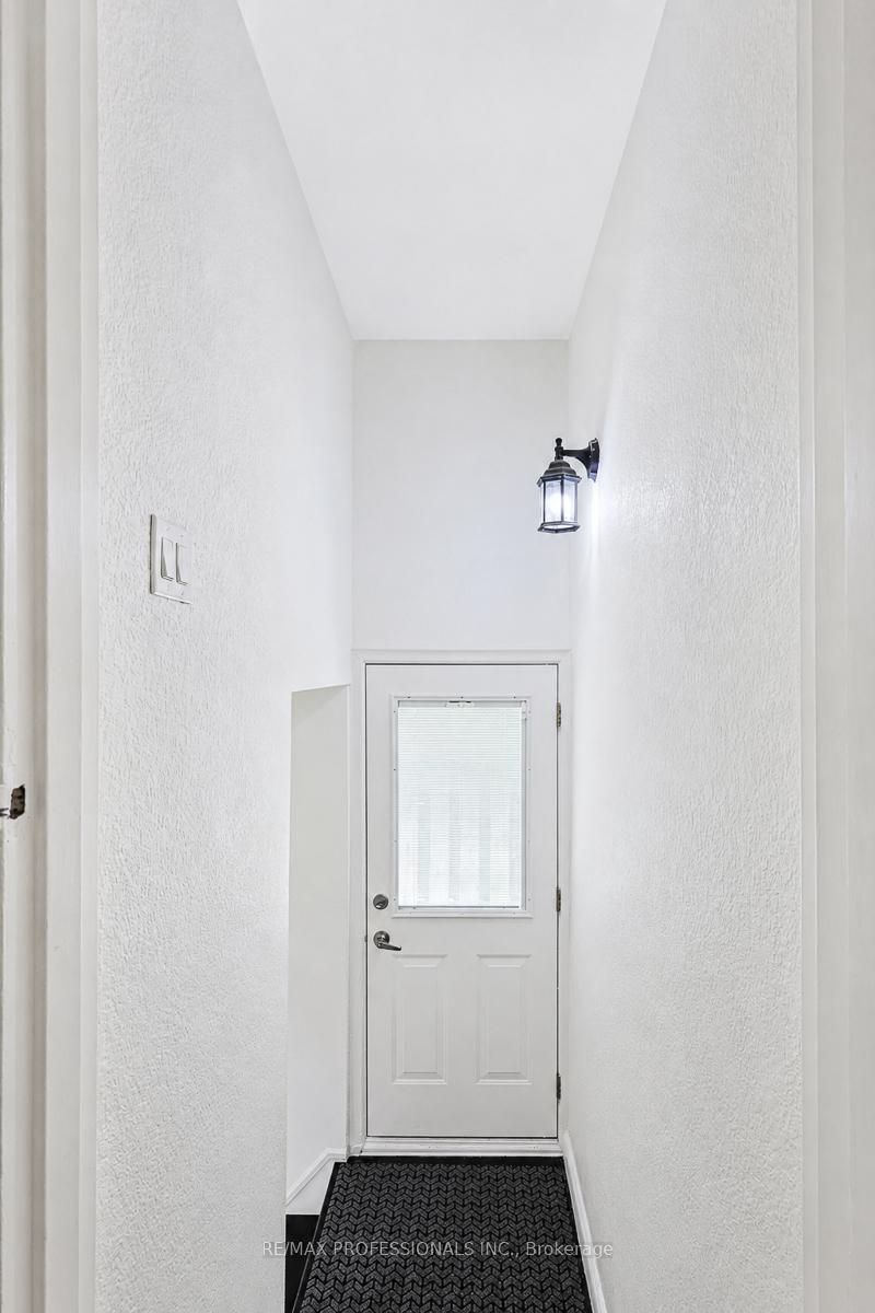 Photo 33 of 39 Sealcove Drive, Etobicoke, Etobicoke West Mall — HOMEH