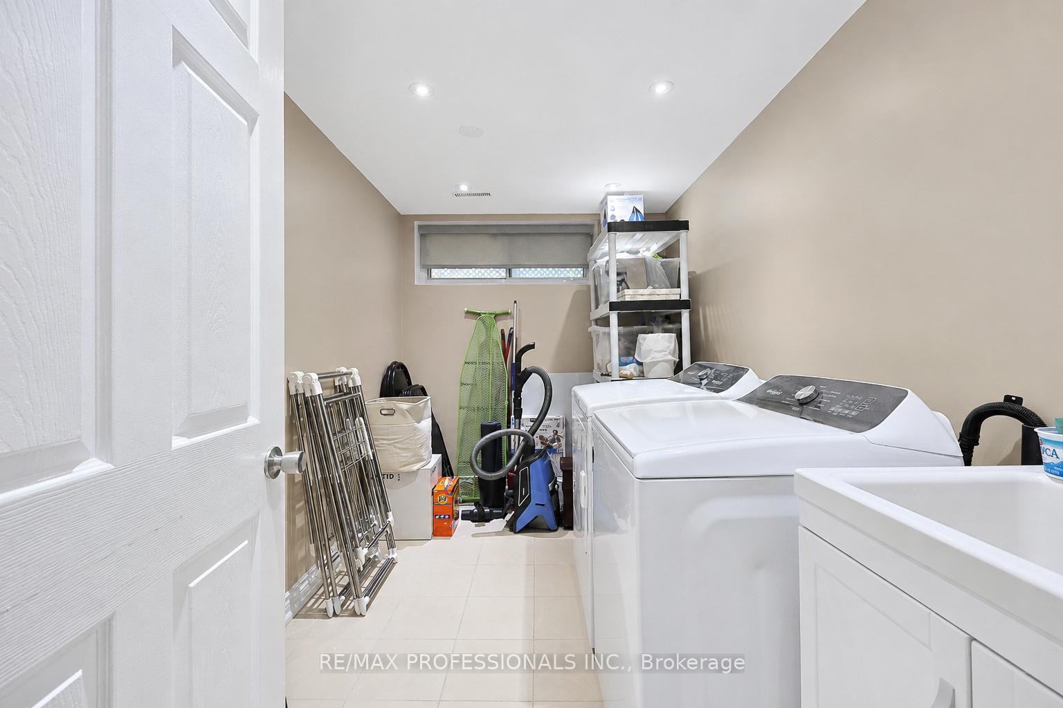 Photo 34 of 39 Sealcove Drive, Etobicoke, Etobicoke West Mall — HOMEH