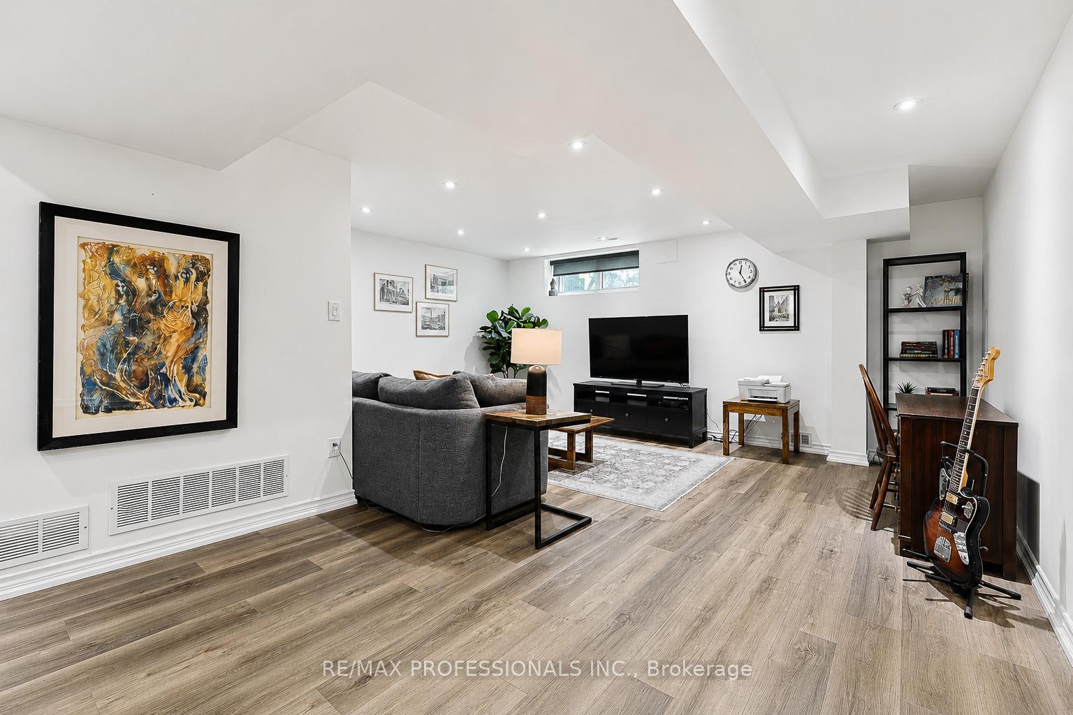Photo 35 of 39 Sealcove Drive, Etobicoke, Etobicoke West Mall — HOMEH