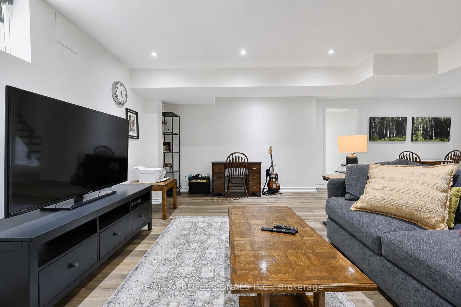 Photo 37 of 39 Sealcove Drive, Etobicoke, Etobicoke West Mall — HOMEH