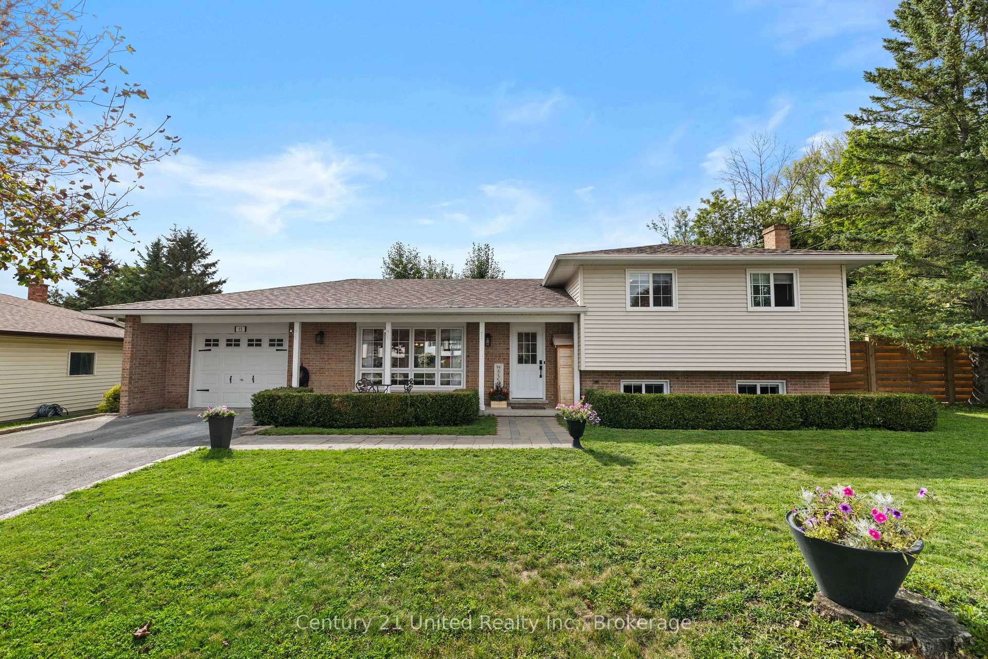 Photo of 15 Lakefield Court