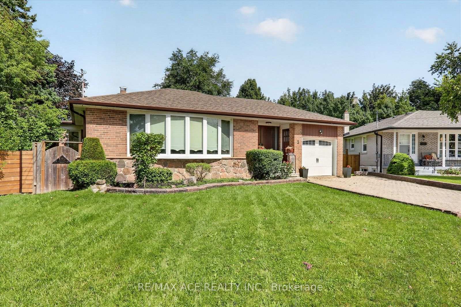 Photo 4 of 3 Pipestone Place, Etobicoke, Elms-Old Rexdale — HOMEH