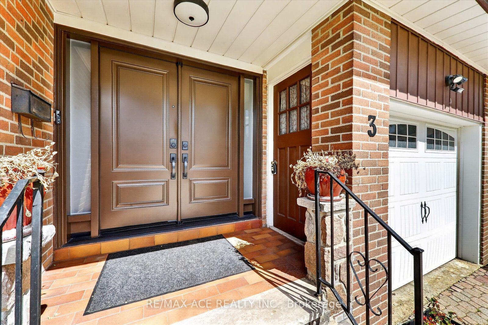 Photo 6 of 3 Pipestone Place, Etobicoke, Elms-Old Rexdale — HOMEH