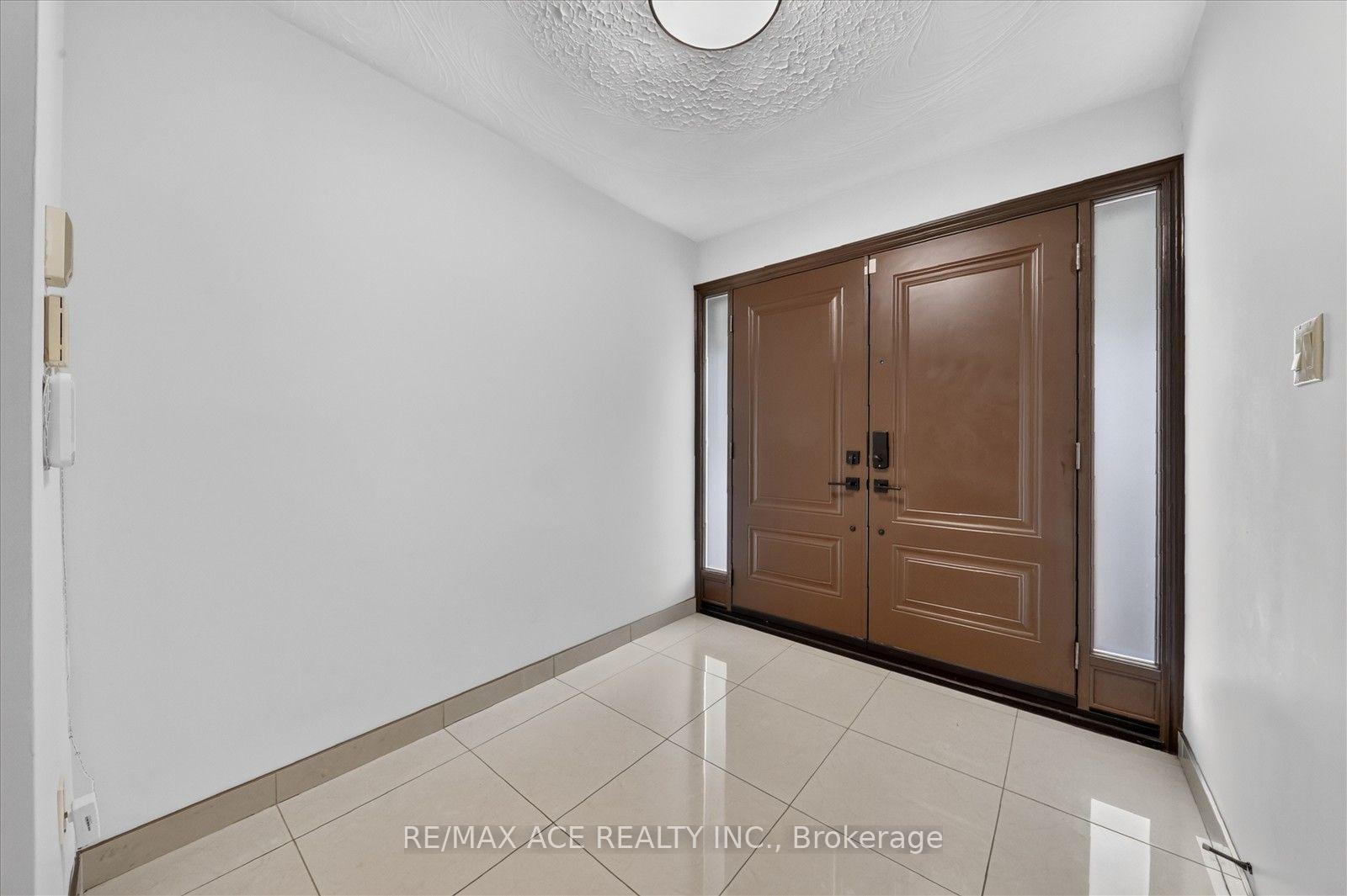 Photo 7 of 3 Pipestone Place, Etobicoke, Elms-Old Rexdale — HOMEH