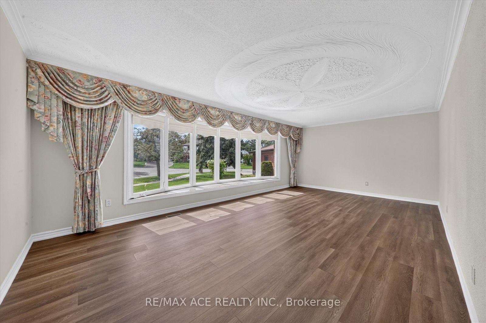 Photo 11 of 3 Pipestone Place, Etobicoke, Elms-Old Rexdale — HOMEH