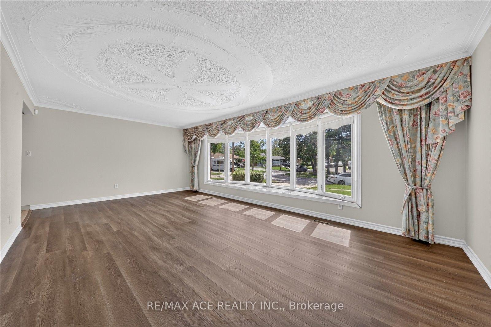 Photo 12 of 3 Pipestone Place, Etobicoke, Elms-Old Rexdale — HOMEH