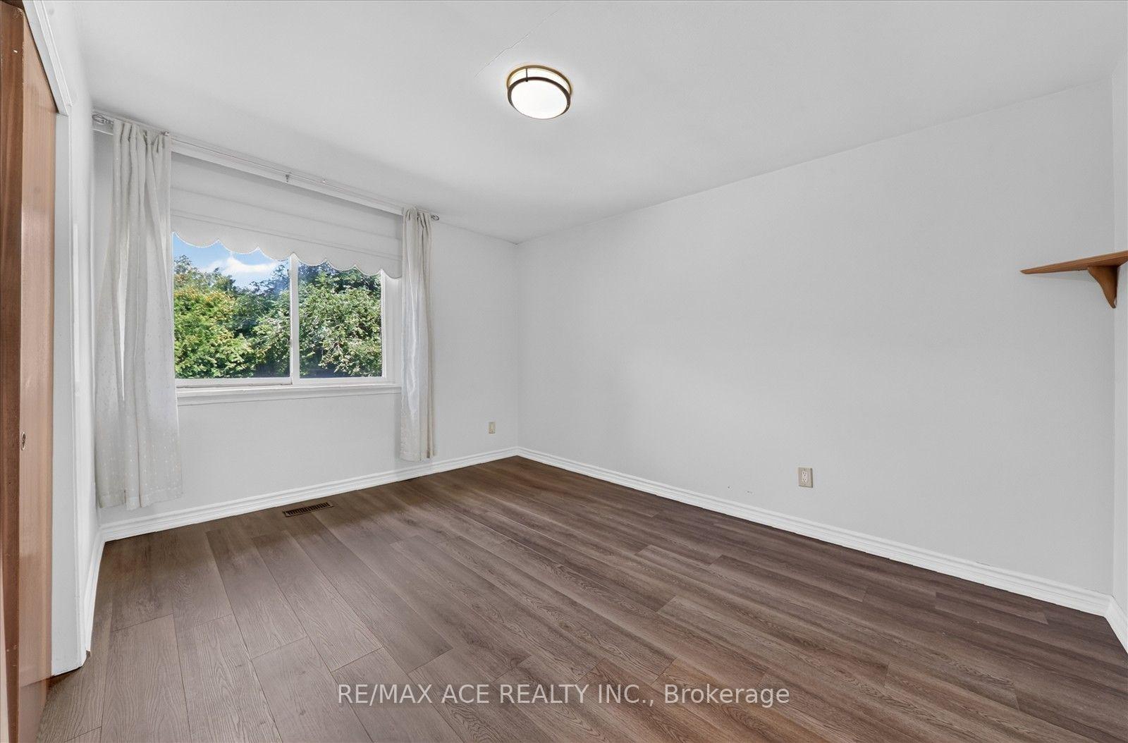Photo 13 of 3 Pipestone Place, Etobicoke, Elms-Old Rexdale — HOMEH