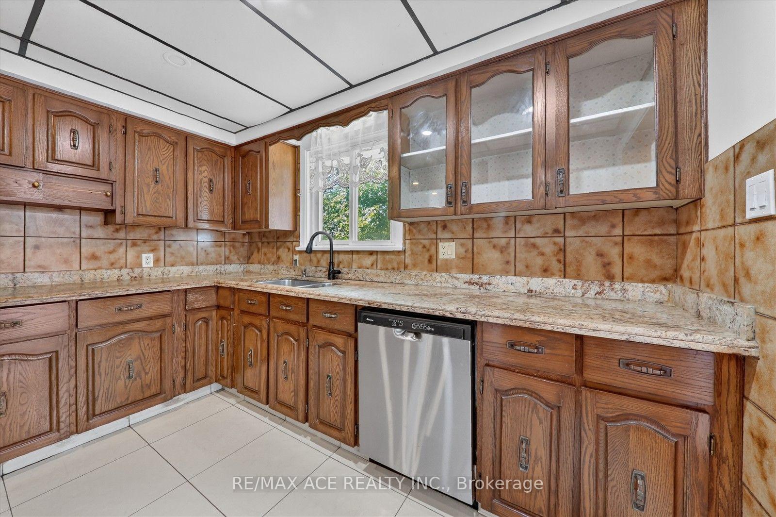 Photo 22 of 3 Pipestone Place, Etobicoke, Elms-Old Rexdale — HOMEH