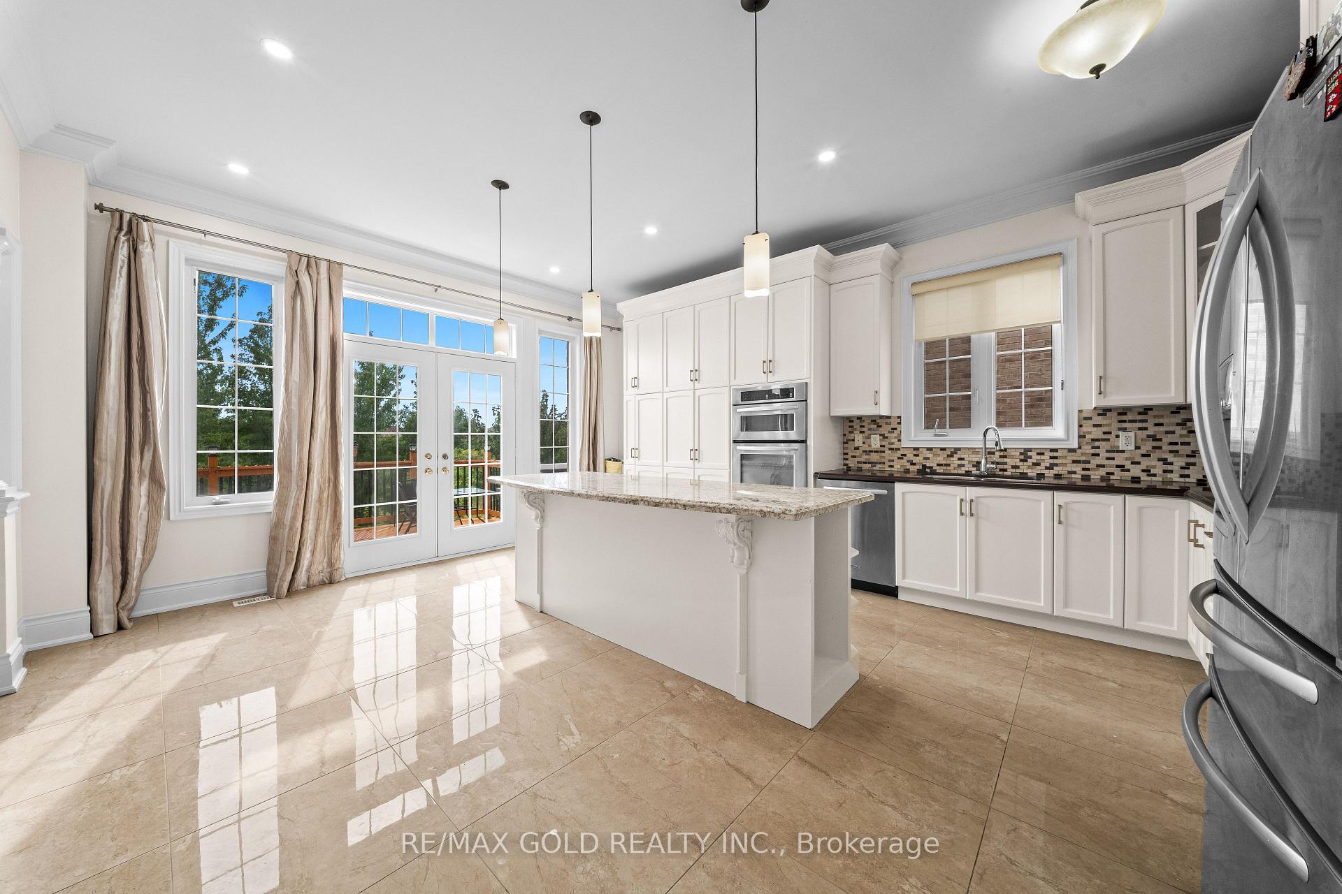 Photo 16 of 155 Bellchase Trail, Brampton, Bram East — HOMEH
