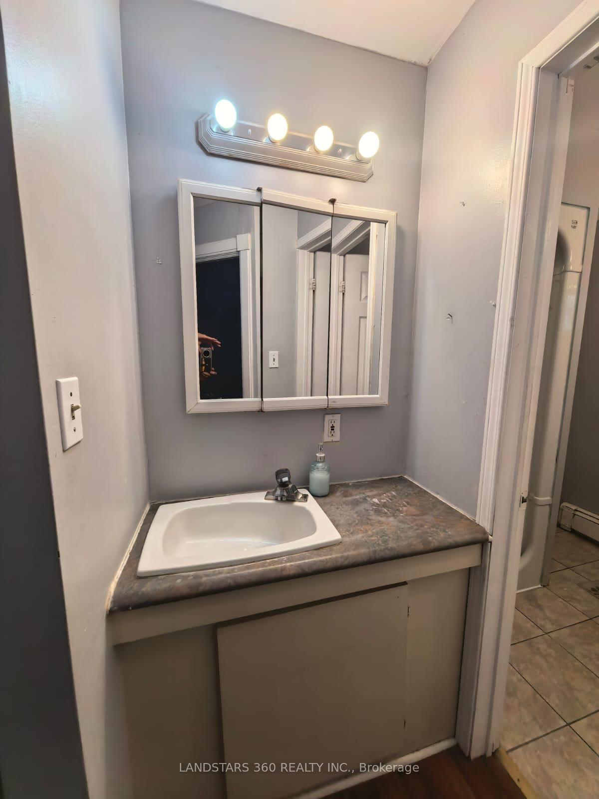 Photo 11 of 72 Breithaupt Street, Waterloo, Mount Hope Huron Park — HOMEH