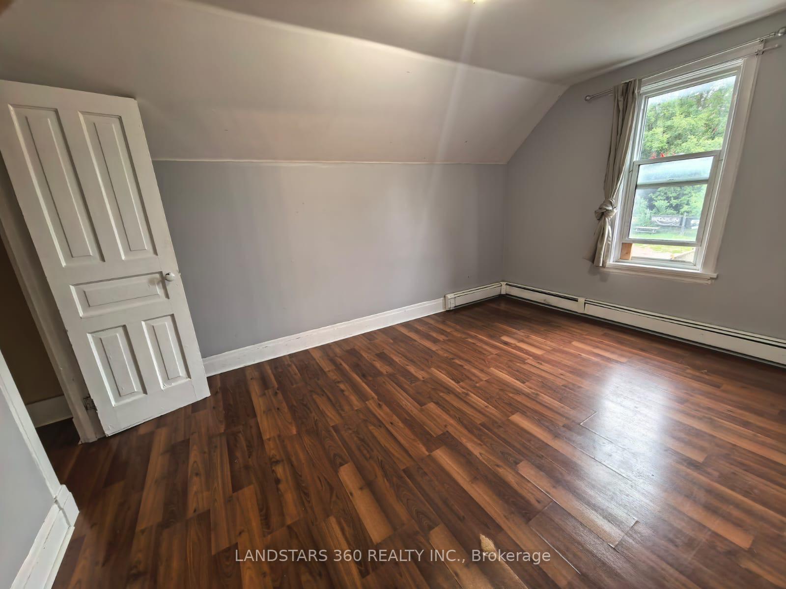 Photo 13 of 72 Breithaupt Street, Waterloo, Mount Hope Huron Park — HOMEH