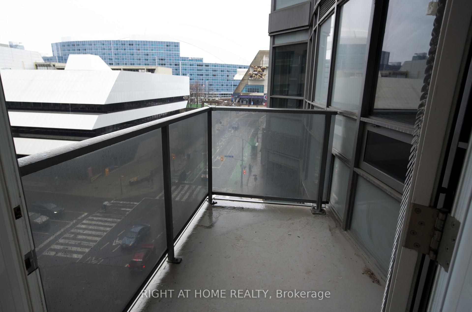 Photo 7 of 20 Blue Jays Way, Toronto, Waterfront Communities — HOMEH