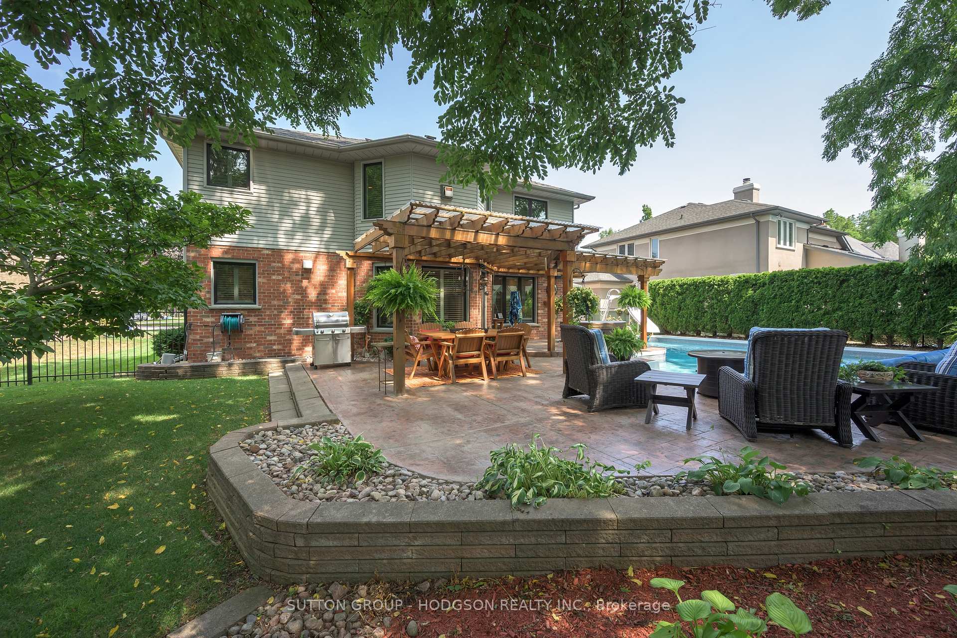 Photo 2 of 103 Carriage Hill Drive, London, North G — HOMEH