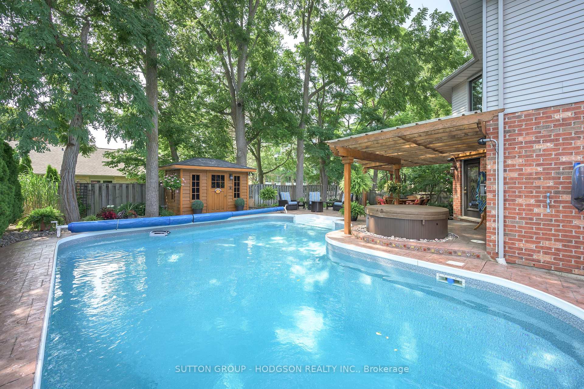 Photo 3 of 103 Carriage Hill Drive, London, North G — HOMEH