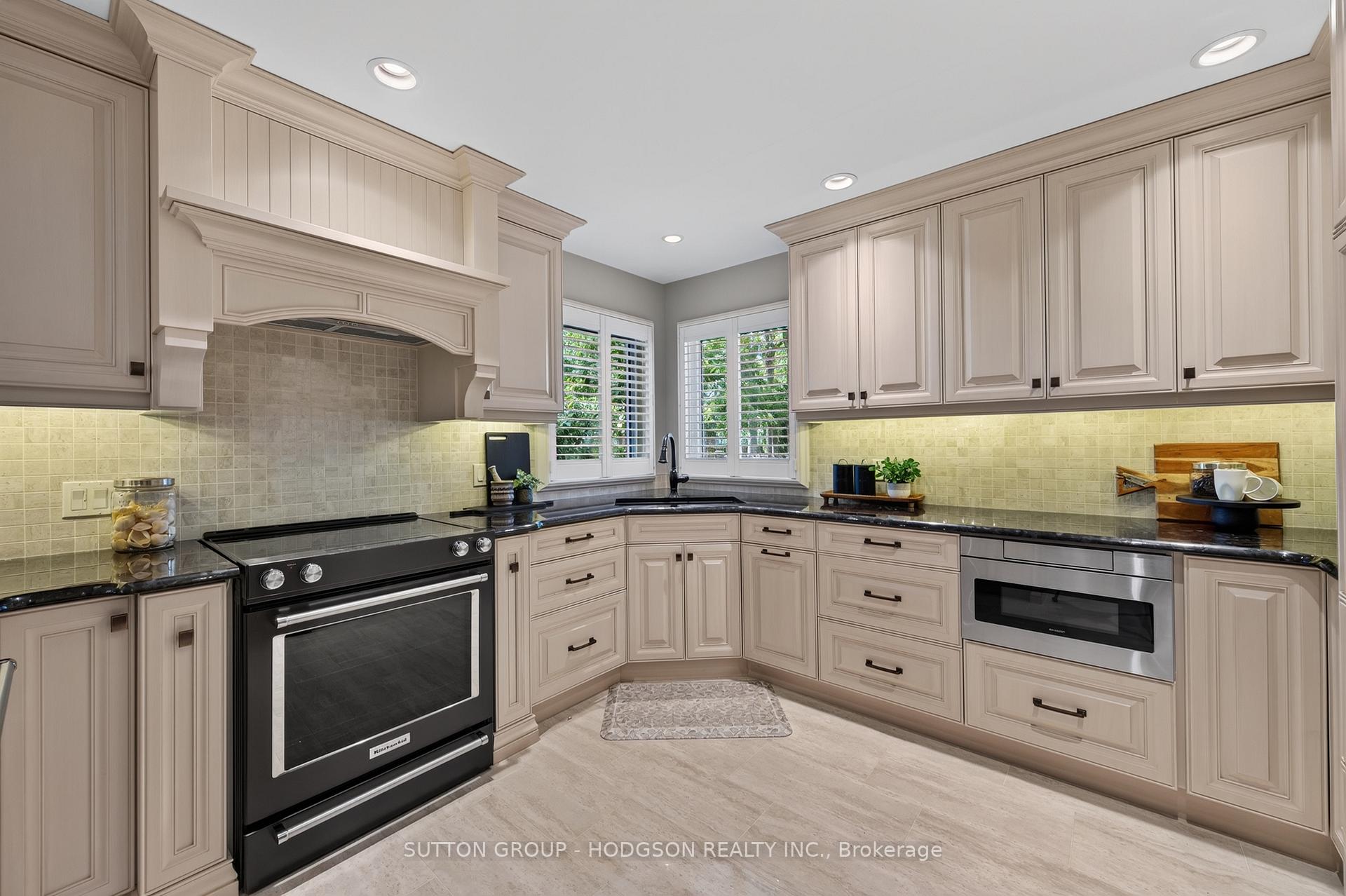 Photo 12 of 103 Carriage Hill Drive, London, North G — HOMEH