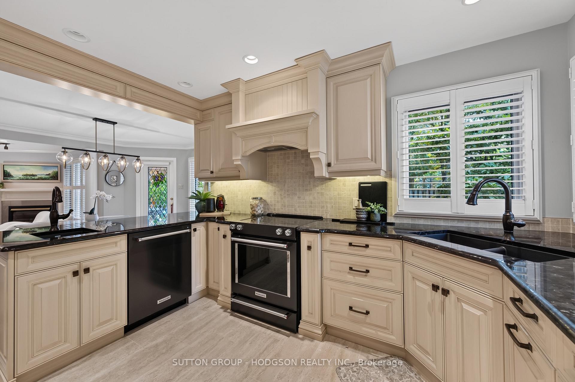 Photo 13 of 103 Carriage Hill Drive, London, North G — HOMEH