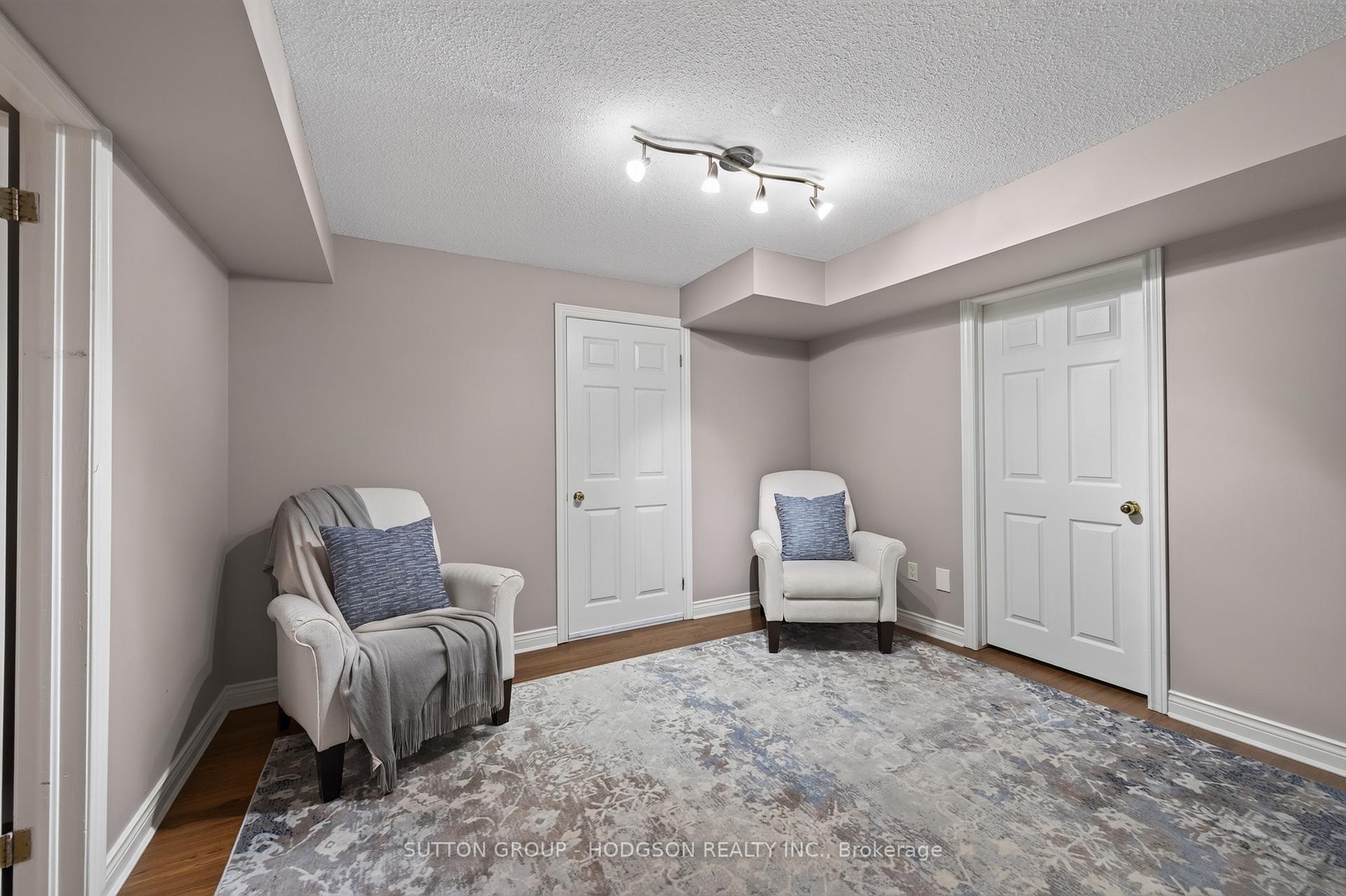 Photo 30 of 103 Carriage Hill Drive, London, North G — HOMEH