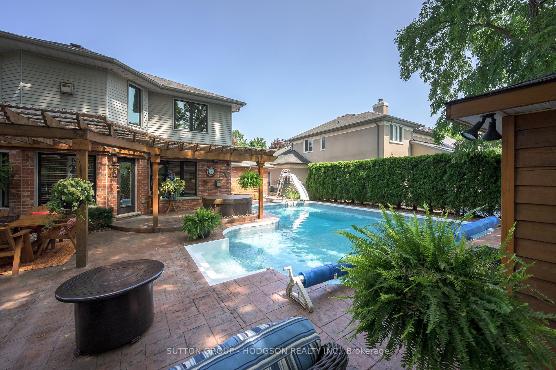 Photo 39 of 103 Carriage Hill Drive, London, North G — HOMEH